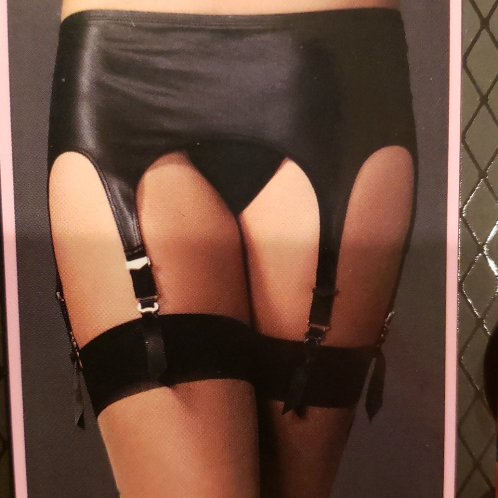 Legs Avenue garter belt